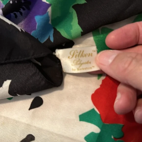 Silken by Berkshire vintage scarf - Picture 2 of 5